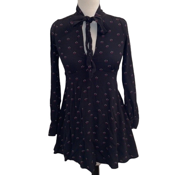 Express Dresses & Skirts - 003: EXPRESS v-neck keyhole cutout long sleeve mini dress is women's size XS